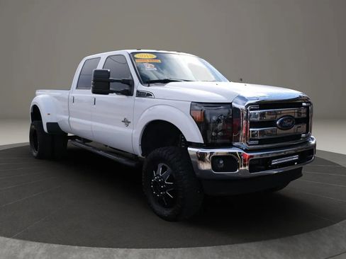 Used 2015 Ford F350 Lariat w/ Lariat Interior Package image 7