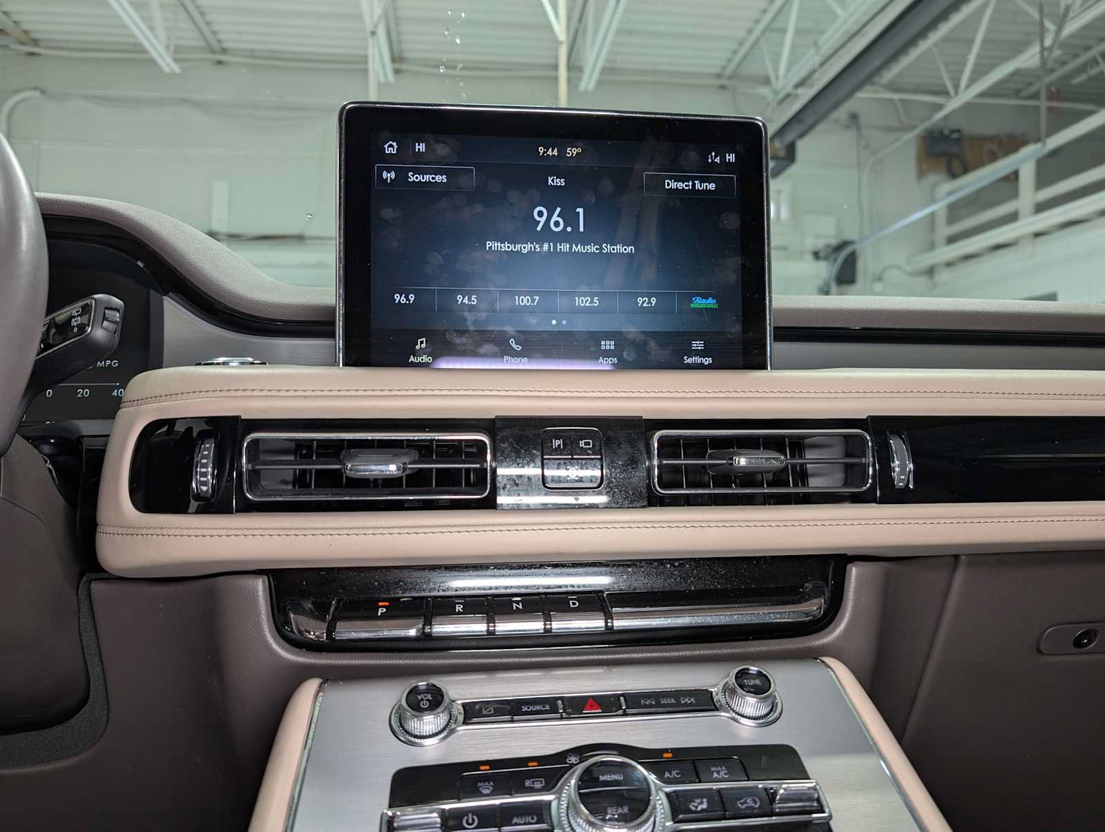 Used 2023 Lincoln Aviator AWD image 31