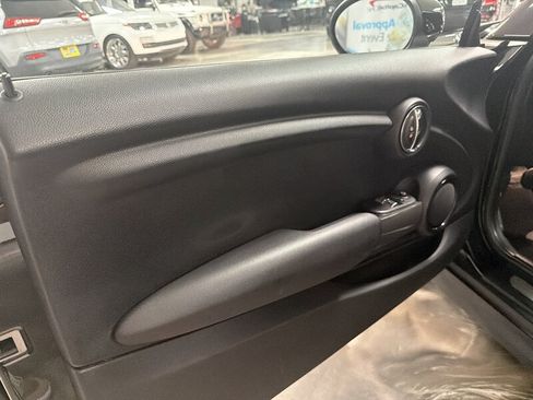 Used 2020 MINI Cooper 2-Door Hardtop FWD image 18
