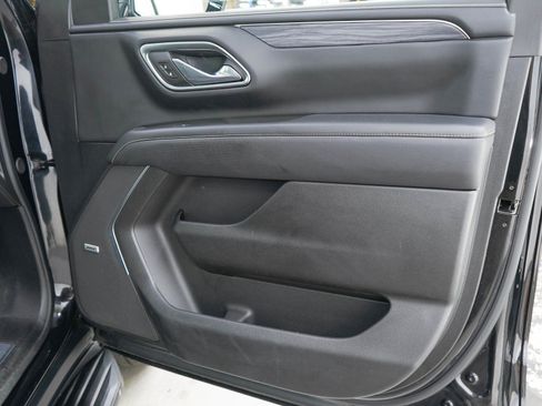 Used 2024 GMC Yukon SLT w/ SLT Luxury Package AWD/4WD image 9