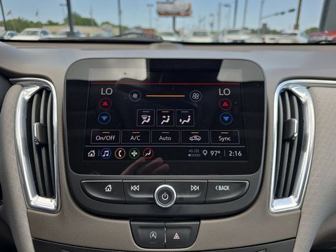 Used 2021 Chevrolet Malibu LT FWD image 16
