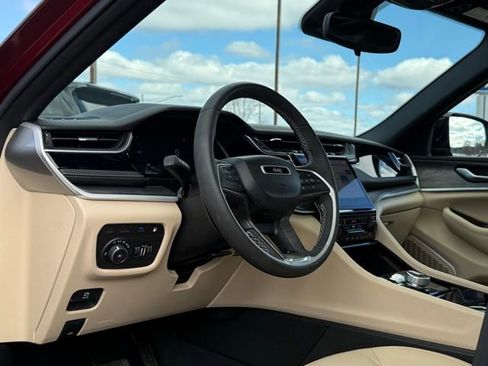 Used 2023 Jeep Grand Cherokee 4WD 4xe image 16