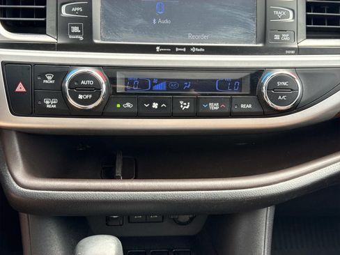 Used 2018 Toyota Highlander Limited AWD/4WD image 12