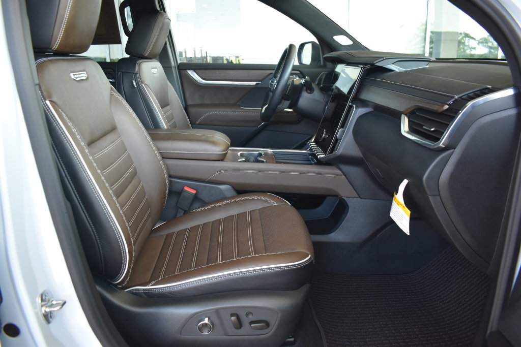 Used 2026 GMC Acadia Denali Ultimate AWD/4WD image 5
