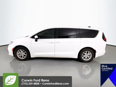 Used 2023 Chrysler Pacifica Touring-L FWD image 4
