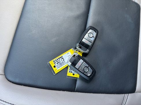 Used 2023 Ford Bronco Wildtrak image 21