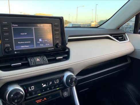 Used 2021 Toyota RAV4 XLE Premium image 34