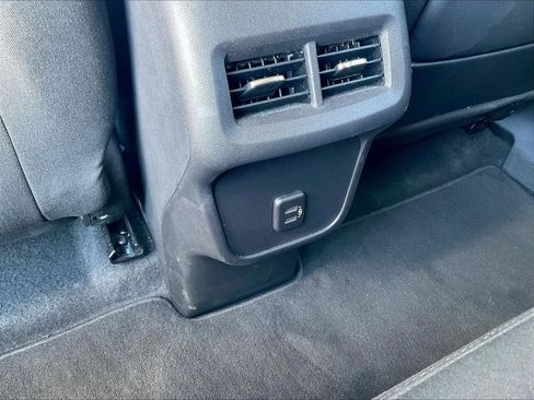 Used 2024 GMC Terrain SLE AWD/4WD image 25