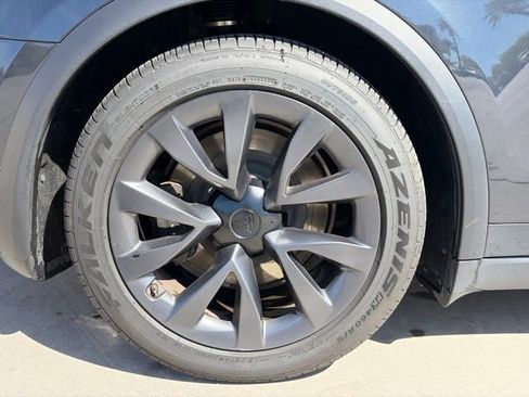 Used 2024 Tesla Model X image 6