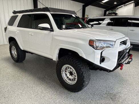 Used 2020 Toyota 4Runner SR5 Premium AWD/4WD image 4