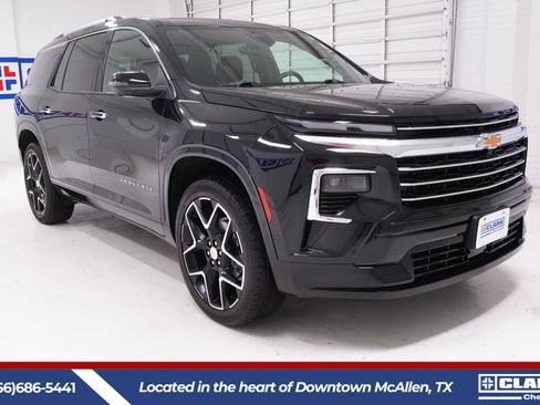 Used 2025 Chevrolet Traverse High Country w/ LPO, Floor Liner Package FWD image 3