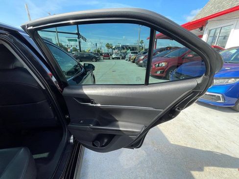 Used 2020 Toyota Camry SE FWD image 15