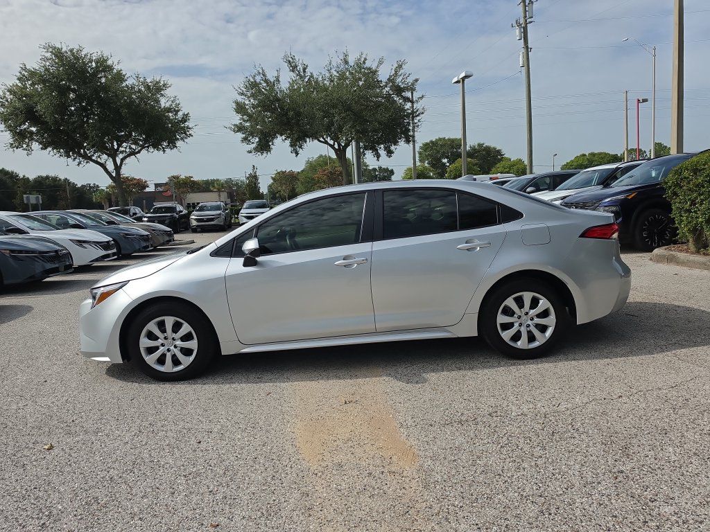 Used 2026 Toyota Corolla LE FWD image 5
