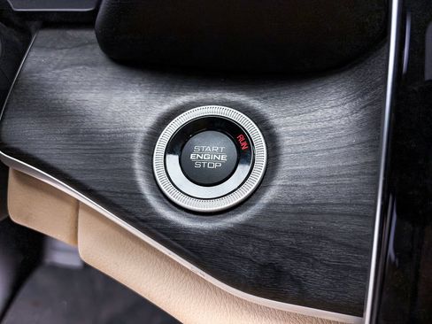 Used 2021 Jeep Grand Cherokee L Limited image 22