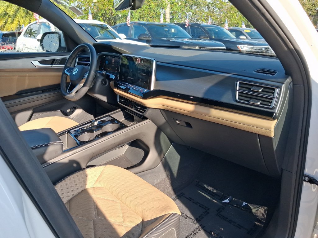 Certified 2024 Volkswagen Atlas Cross Sport SE FWD image 27