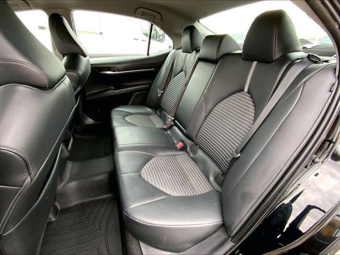 Used 2021 Toyota Camry SE image 20
