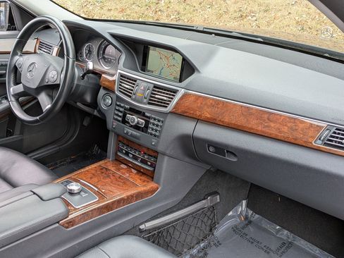 Used 2013 Mercedes-Benz E 350 4MATIC Sedan image 36
