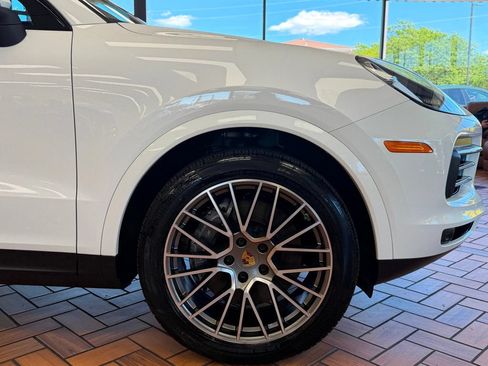 Used 2023 Porsche Cayenne AWD/4WD image 12