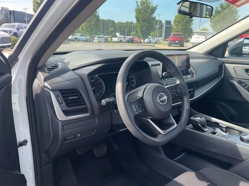 Used 2024 Nissan Rogue S AWD/4WD image 9