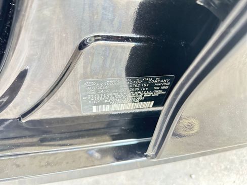 Used 2025 Genesis G70 2.5T image 30