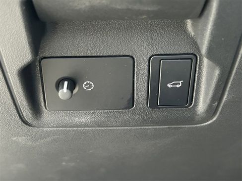 Used 2025 Land Rover Range Rover Velar Dynamic SE image 29