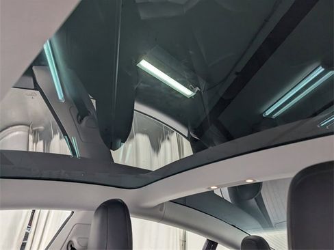 Used 2019 Tesla Model 3 Standard Range image 13