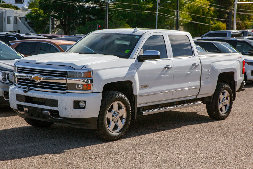 Used 2015 Chevrolet Silverado 2500 High Country w/ High Country Premium Package AWD/4WD image 9