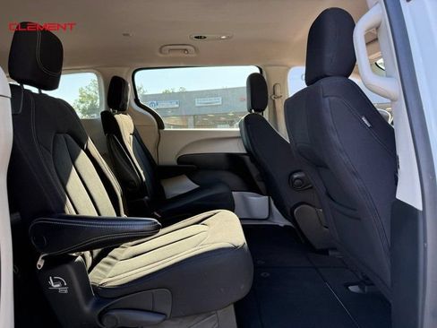 Used 2023 Chrysler Voyager LX FWD image 12