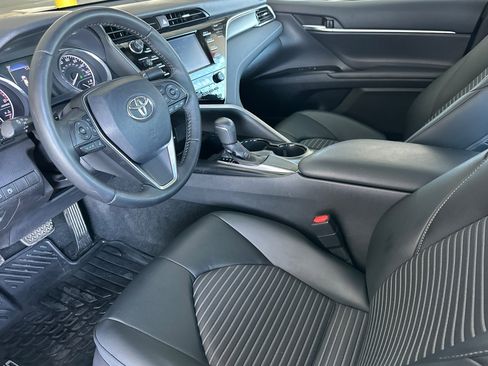 Certified 2018 Toyota Camry SE FWD image 9