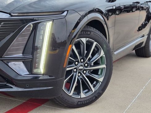 New 2026 Cadillac Lyriq Sport image 7