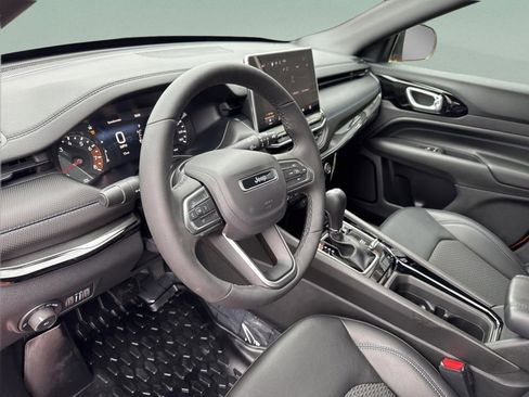 New 2026 Jeep Compass Latitude image 19