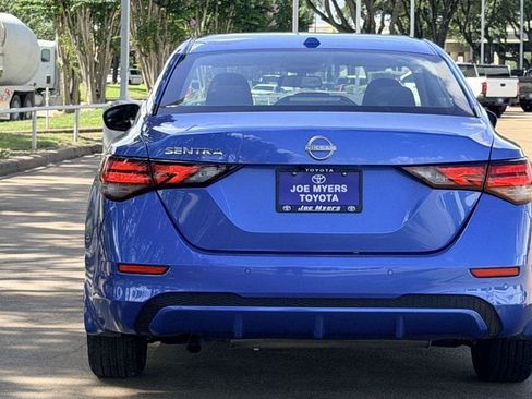 Used 2025 Nissan Sentra SV FWD image 8