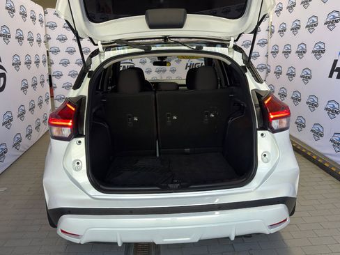 Used 2021 Nissan Kicks SV image 16