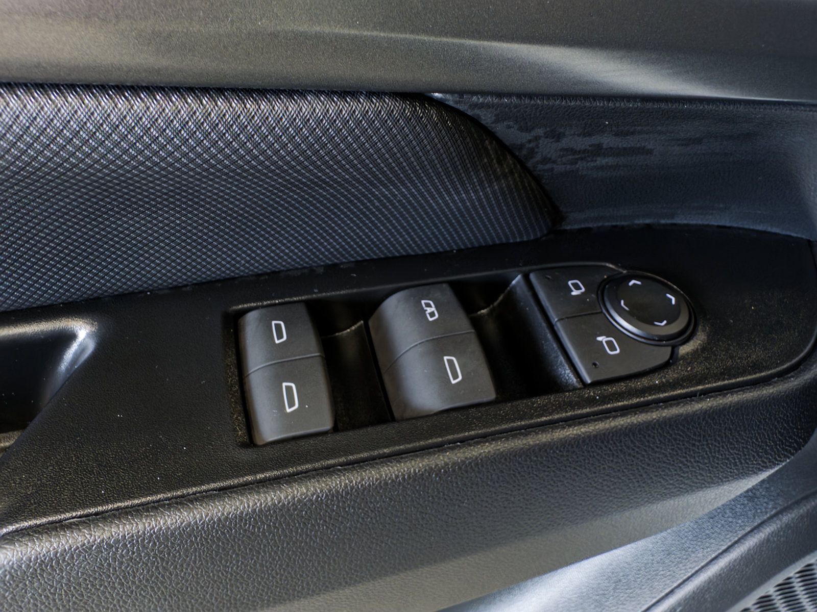 Used 2024 Chevrolet Equinox EV RS FWD image 8