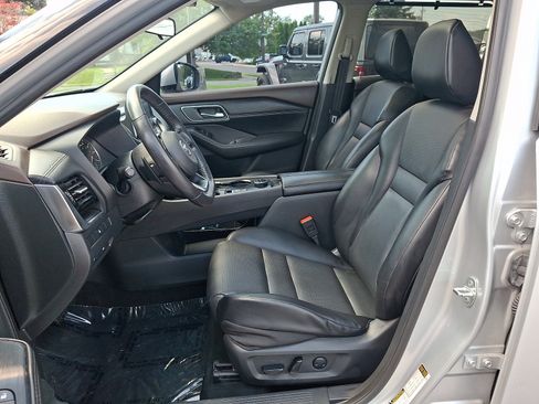 Used 2021 Nissan Rogue SV w/ Premium Package AWD/4WD image 13