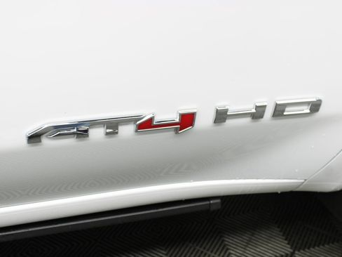 Used 2025 GMC Sierra 2500 AT4 image 59