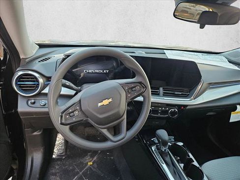 New 2026 Chevrolet Trax LT w/ Sunroof Package image 12