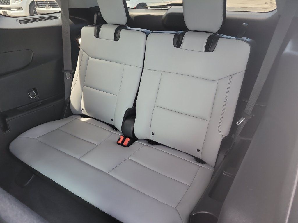 Used 2021 Ford Explorer XLT w/ Equipment Group 202A RWD image 12