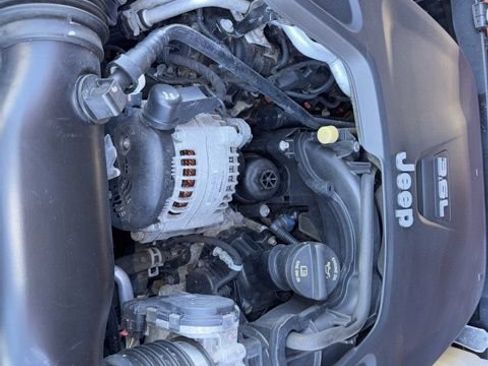 Used 2018 Jeep Wrangler Unlimited Sahara image 30