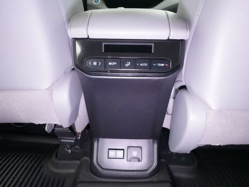 Used 2020 Toyota Highlander Limited AWD/4WD image 21