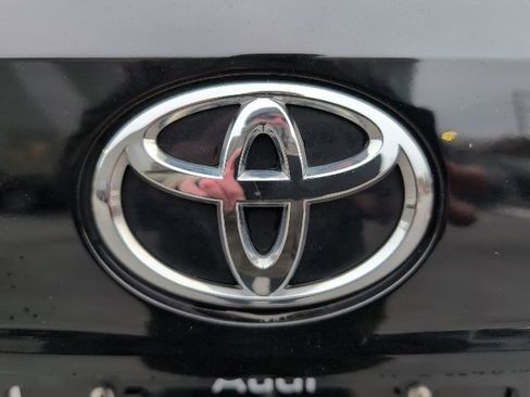 Used 2023 Toyota Highlander XLE image 11