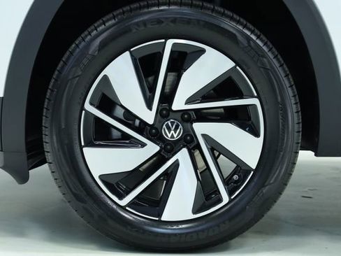 New 2026 Volkswagen Atlas SE FWD image 8