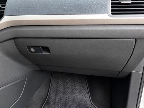 Used 2021 Volkswagen Atlas SE w/ Panoramic Sunroof Package FWD image 48