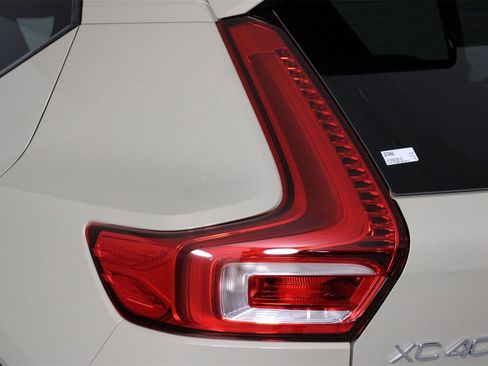 Used 2026 Volvo XC40 B5 Ultra w/ Climate Package image 18