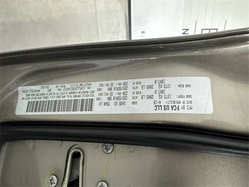 Used 2019 Jeep Cherokee Limited w/ Trailer Tow Group image 22