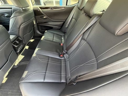 Used 2019 Lexus ES 300h w/ Accessory Package 2 FWD image 9