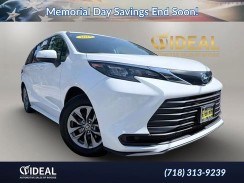 Used 2024 Toyota Sienna LE w/ LE Plus Package AWD/4WD image 1
