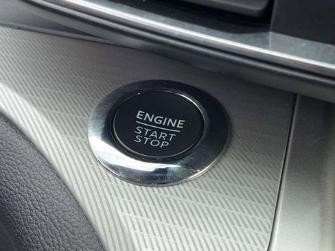 Used 2022 Ford Explorer XLT w/ Equipment Group 202A image 30