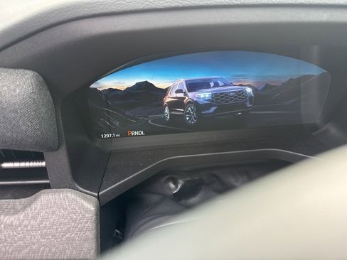 Used 2025 Ford Explorer Platinum image 11