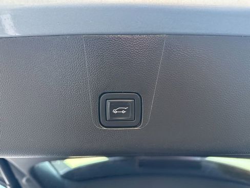 Used 2024 Chevrolet Traverse LT image 17